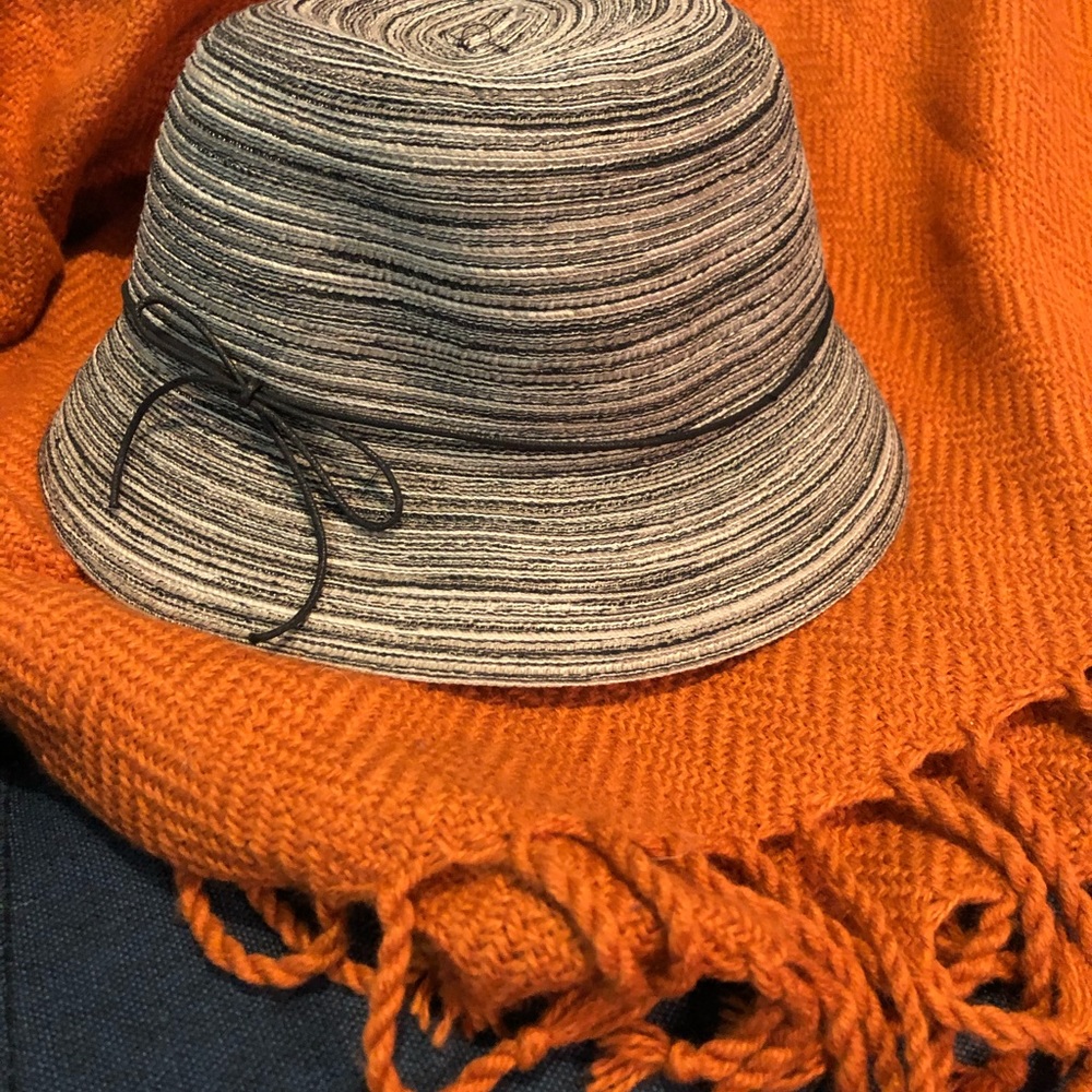 Darling hat! - Picture 2 of 2